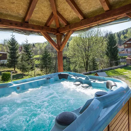 בית נופש In With Pool *