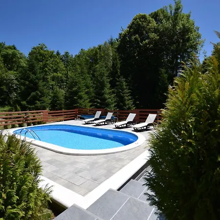 בית נופש In With Pool