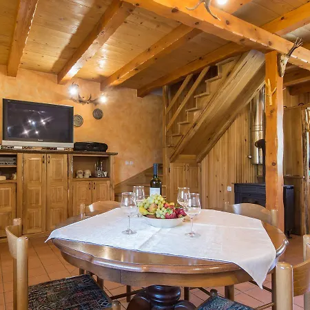 In With Pool Дом отдыха